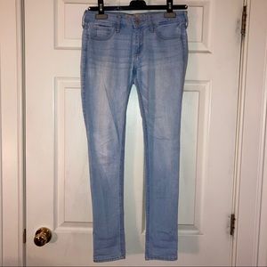 Mid rise light wash Hollister Skinny Jeans